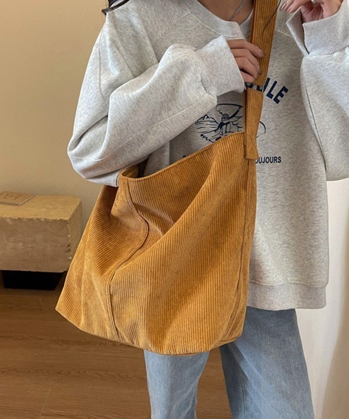 Miniministore(ミニミニストア)の「コーデュロイショルダーバッグ大きめ韓国風(ショルダーバッグ・レディース・ライトベージュ/ブラック/カーキ/キャメル・FREE)」の4枚目の写真