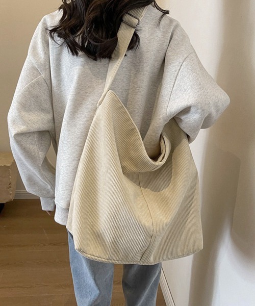 Miniministore(ミニミニストア)の「コーデュロイショルダーバッグ大きめ韓国風(ショルダーバッグ・レディース・ライトベージュ/ブラック/カーキ/キャメル・FREE)」の14枚目の写真