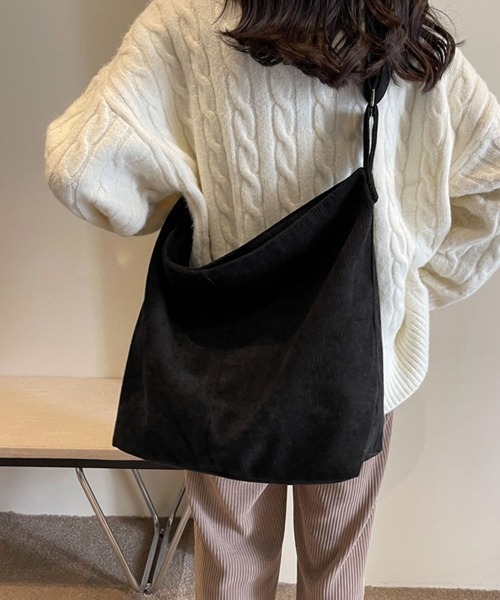 Miniministore(ミニミニストア)の「コーデュロイショルダーバッグ大きめ韓国風(ショルダーバッグ・レディース・ライトベージュ/ブラック/カーキ/キャメル・FREE)」の18枚目の写真