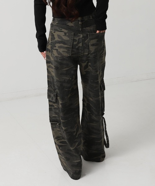 ANAP（アナップ）の「カモフラージュ ワイドレッグ デザイン カーゴパンツ（カーゴパンツ・レディース・カーキ・S/M）」の3枚目の写真