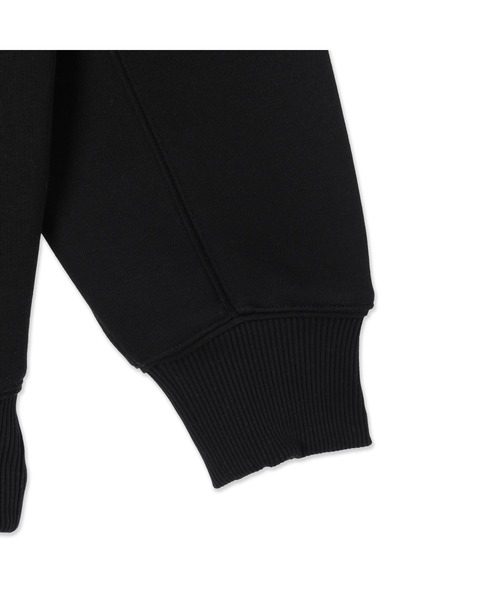 Guess(ゲス)の「Crew Neck Triangle Studs Sweatshirt スウェット (スウェット・レディース・クリーム/ブラック・X-SMALL/SMALL/LARGE/MEDIUM)」の5枚目の写真