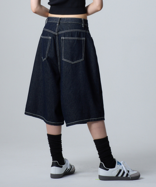 UNKNOWN PLANET(アンノウンプラネット)の「ライジ バミューダ ワンタック ワイドデニムショーツ インディゴ(その他パンツ・レディース・その他・MEDIUM/LARGE/SMALL)」の4枚目の写真