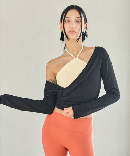 DEVIWEAR(デヴィウェア)の「女性 ヨガウェア DEVI-O0017-ブラック ピラティス トリプルツイスト ロングカーディガン(カーディガン/ボレロ・レディース・ブラック・FREE)」の1枚目の写真