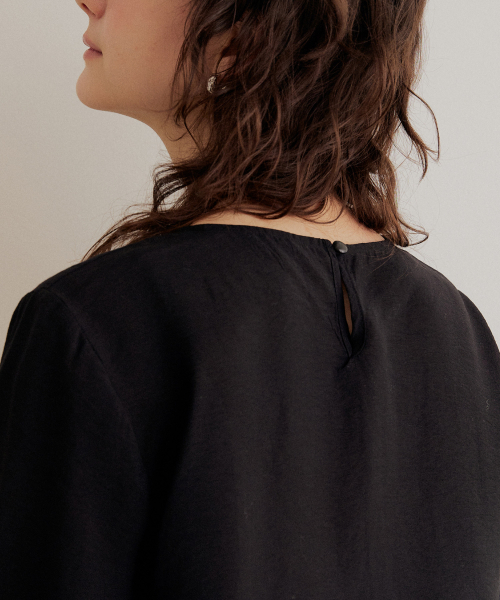 ADAUL（アダウル）の「Drawstring flare blouse - black（シャツ/ブラウス・レディース・ブラック・FREE）」の3枚目の写真
