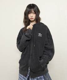 EUGGEN（ユジェン）の「2WAYフードジップアップ_ピグメントチャコール（パーカー）」