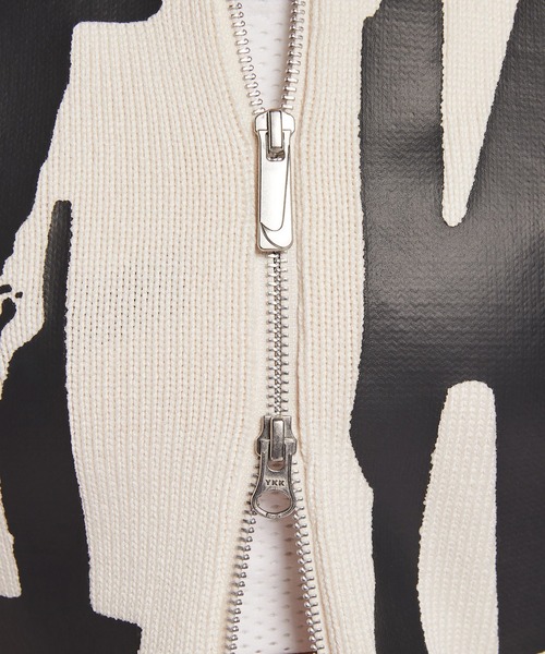 NIKE(ナイキ)の「NIKE AS W NSW STREET GRAPHIC FZ SWEATER / ナイキ ウィメンズ ストリート グラフィック フルジップ セーター【SP】(ニット/セーター・レディース・アイボリー・L/M/S)」の4枚目の写真