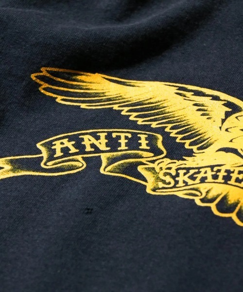ANTI HERO(アンタイヒーロー)の「THRIFTY LOOK / THRIFTY DAMAGE SKATE LS TEE "ANTIHERO EAGLE"(Tシャツ/カットソー・メンズ・ブラック・X-LARGE)」の4枚目の写真