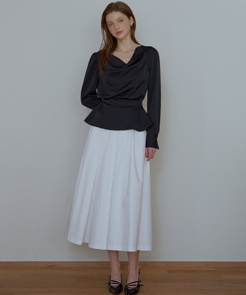DEHEVE（デヘヴェ）の「Satin Pleats Long Skirt [Ivory]（スカート・レディース・アイボリー・SMALL/MEDIUM）」の2枚目の写真
