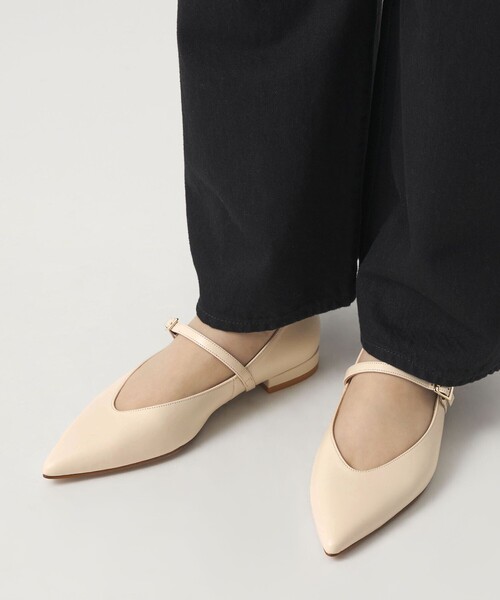 ODETTE E ODILE（オデットエオディール）の「【WEB限定】ポインテッド ストラップ フラット20■↓↑（パンプス・レディース・オフホワイト/ブラック/ネイビー・22cm/22.5cm/23cm/23.5cm/24cm/24.5cm/25cm）」の5枚目の写真