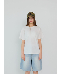 BUTTON UP（ボタンアップ）の「デイリー刺繍ロゴ半袖Tシャツ (ホワイト)（Tシャツ/カットソー）」