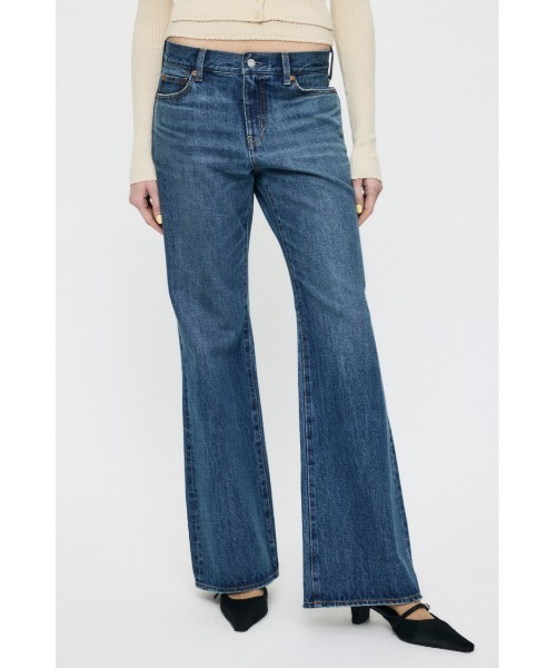 MOUSSY(マウジー)の「【26年SS新作】MIDRISE FLARE(デニムパンツ・レディース・ワンウォッシュ/ブルー・2/1/0)」の6枚目の写真