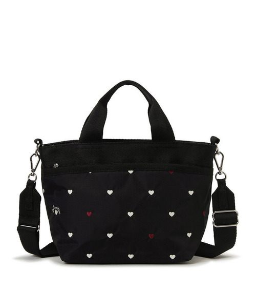 LeSportsac(レスポートサック)の「SMALL BUCKET TOTE レッド/ホワイトハートEMB(トートバッグ・レディース・ブラック・FREE)」の4枚目の写真