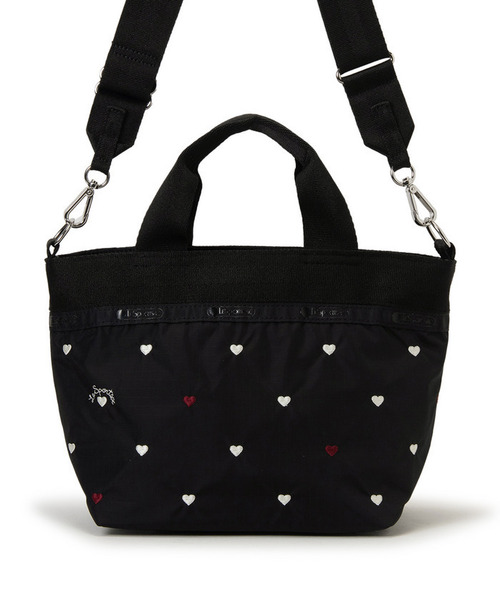 LeSportsac(レスポートサック)の「SMALL BUCKET TOTE レッド/ホワイトハートEMB(トートバッグ・レディース・ブラック・FREE)」の6枚目の写真