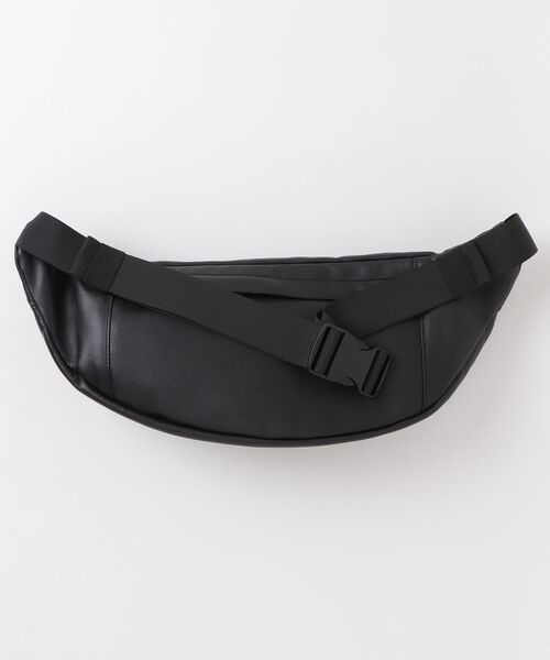 YArKA（ヤーカ）の「【YArKA/ヤーカ】real leather big size body bag [malhaut2] / 横長ウエストポーチ（ボディバッグ/ウエストポーチ・メンズ・ブラック・FREE）」の16枚目の写真