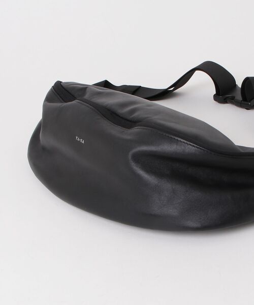 YArKA（ヤーカ）の「【YArKA/ヤーカ】real leather big size body bag [malhaut2] / 横長ウエストポーチ（ボディバッグ/ウエストポーチ・メンズ・ブラック・FREE）」の17枚目の写真