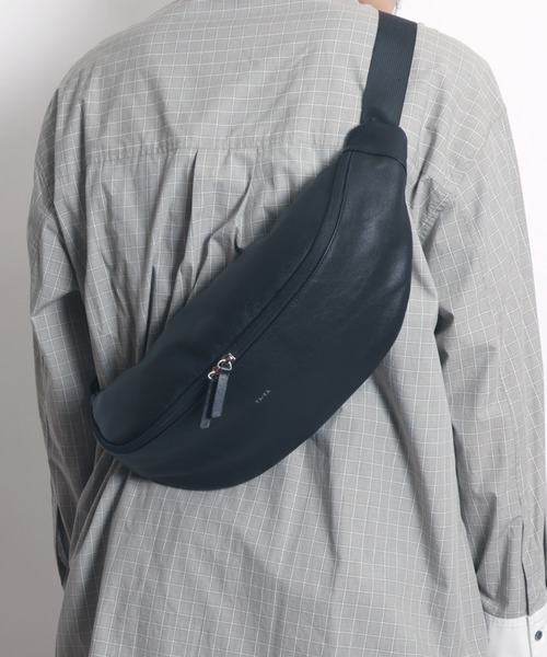 YArKA（ヤーカ）の「【YArKA/ヤーカ】real leather big size body bag [malhaut2] / 横長ウエストポーチ（ボディバッグ/ウエストポーチ・メンズ・ブラック・FREE）」の10枚目の写真