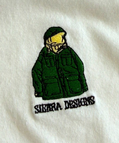 SIERRA DESIGNS(シェラデザイン)の「FINEBOYS掲載モデル★Good On × SIERRA DESIGNS 別注 ワンポイント刺繍 マウンテンパーカーロゴTシャツ(Tシャツ/カットソー・レディース・ホワイト×グリーン/ホワイト系1・LARGE/X-LARGE/SMALL/MEDIUM)」の7枚目の写真