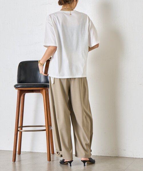 Jena espace merveilleux(ジェナ エスパスメルヴェイユ)の「【着るだけ主役】アートプリントスリットT(Tシャツ/カットソー・レディース・オフホワイト/グレー・FREE)」の7枚目の写真
