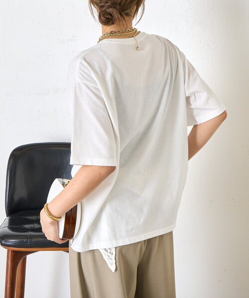 Jena espace merveilleux(ジェナ エスパスメルヴェイユ)の「【着るだけ主役】アートプリントスリットT(Tシャツ/カットソー・レディース・オフホワイト/グレー・FREE)」の13枚目の写真