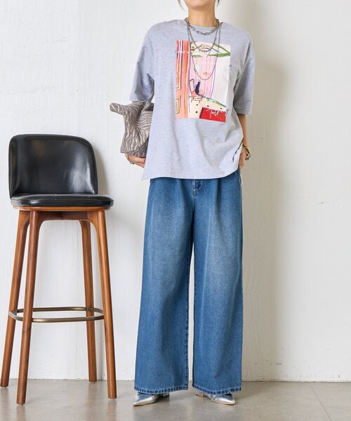 Jena espace merveilleux(ジェナ エスパスメルヴェイユ)の「【着るだけ主役】アートプリントスリットT(Tシャツ/カットソー・レディース・オフホワイト/グレー・FREE)」の16枚目の写真