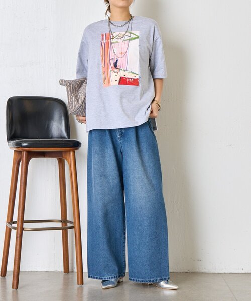 Jena espace merveilleux(ジェナ エスパスメルヴェイユ)の「【着るだけ主役】アートプリントスリットT(Tシャツ/カットソー・レディース・オフホワイト/グレー・FREE)」の17枚目の写真