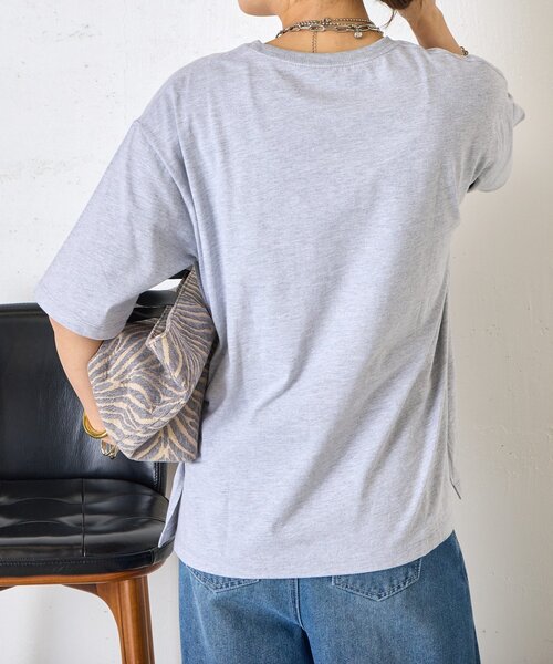 Jena espace merveilleux(ジェナ エスパスメルヴェイユ)の「【着るだけ主役】アートプリントスリットT(Tシャツ/カットソー・レディース・オフホワイト/グレー・FREE)」の21枚目の写真