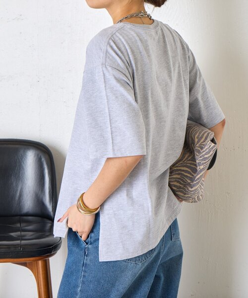 Jena espace merveilleux(ジェナ エスパスメルヴェイユ)の「【着るだけ主役】アートプリントスリットT(Tシャツ/カットソー・レディース・オフホワイト/グレー・FREE)」の22枚目の写真