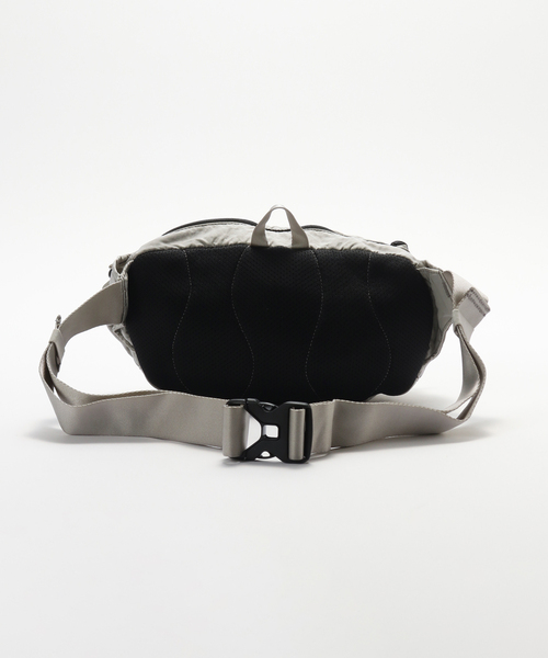 C.P. COMPANY（シーピーカンパニー）の「C.P.Company / シーピーカンパニー NYLON B WAISTBAG（ボディバッグ/ウエストポーチ・メンズ・ブルー系その他/イエロー/グレー・FREE）」の5枚目の写真