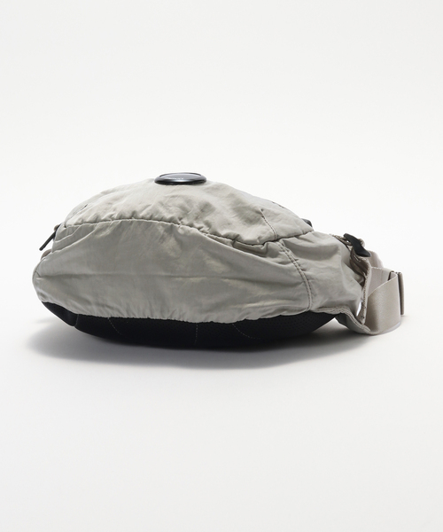 C.P. COMPANY（シーピーカンパニー）の「C.P.Company / シーピーカンパニー NYLON B WAISTBAG（ボディバッグ/ウエストポーチ・メンズ・ブルー系その他/イエロー/グレー・FREE）」の6枚目の写真