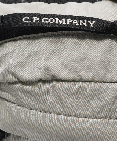 C.P. COMPANY（シーピーカンパニー）の「C.P.Company / シーピーカンパニー NYLON B WAISTBAG（ボディバッグ/ウエストポーチ・メンズ・ブルー系その他/イエロー/グレー・FREE）」の9枚目の写真