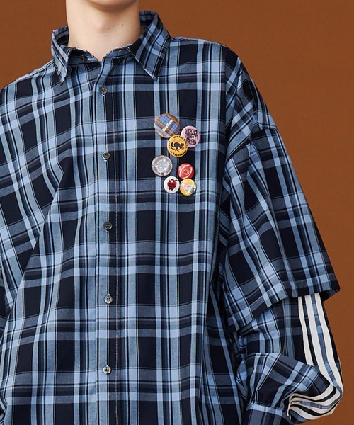 SeeSew(シーソー)の「【UNISEX】CHECK LINE OVER SHIRTS with BADGE/チェックラインオーバーシャツ缶バッジ付(シャツ/ブラウス・メンズ・ネイビー/ブラウン・M/L)」の9枚目の写真