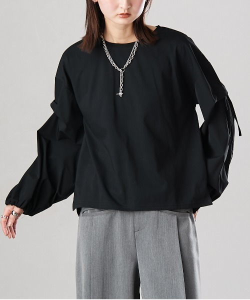 Soiunique（スワユニーク）の「異素材切替シャーリング袖デザイン長袖Ｔシャツ　［Soiunique］（Tシャツ/カットソー・レディース・オフホワイト/ブラック・L/M）」の4枚目の写真