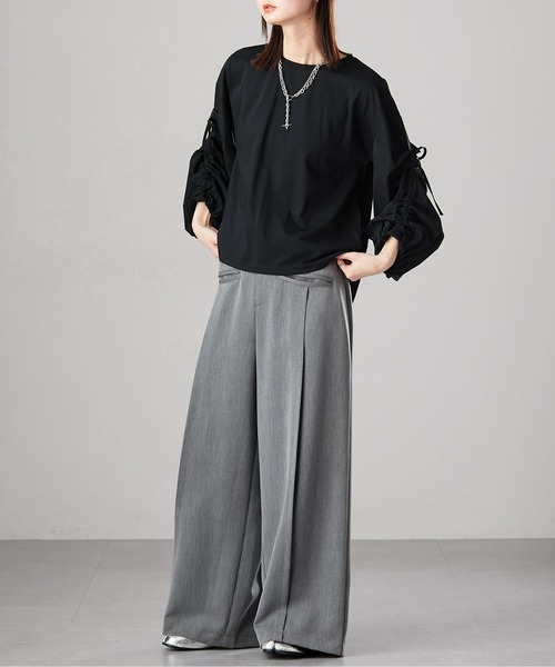 Soiunique（スワユニーク）の「異素材切替シャーリング袖デザイン長袖Ｔシャツ　［Soiunique］（Tシャツ/カットソー・レディース・オフホワイト/ブラック・L/M）」の7枚目の写真