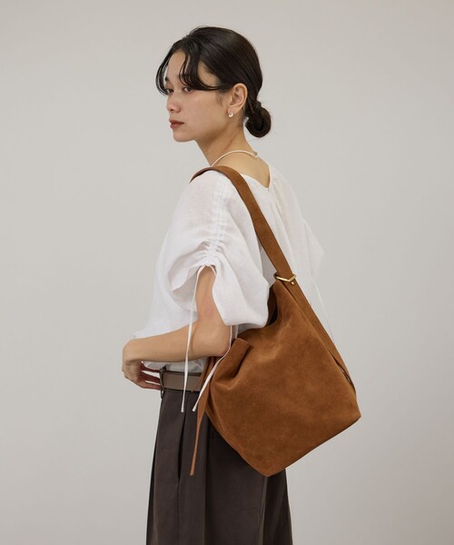 SALON adam et rope'（サロン アダム エ ロペ）の「【AULENTTI（オーレンティ）】BUCKETBAG2（ショルダーバッグ・レディース・キャメル・FREE）」の2枚目の写真