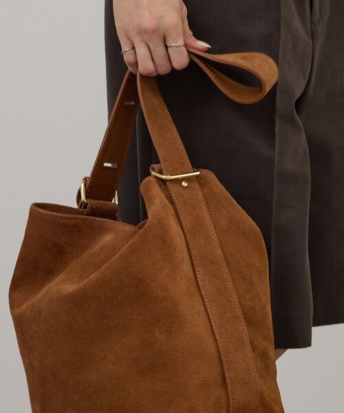 SALON adam et rope'（サロン アダム エ ロペ）の「【AULENTTI（オーレンティ）】BUCKETBAG2（ショルダーバッグ・レディース・キャメル・FREE）」の4枚目の写真