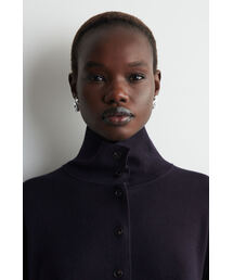 COS（コス）の「ツイストリボンスタッドピアス（ピアス（両耳用））」