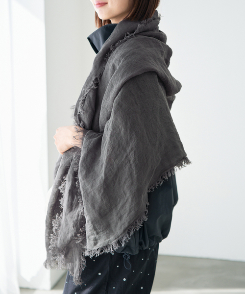 IENA(イエナ)の「ASAUCE MELER/アソースメレ フランダースサン リネンガーゼ(ストール/ショール・レディース・サックスブルー/チャコールグレー/ホワイト・FREE)」の18枚目の写真