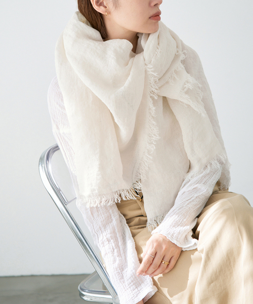 IENA(イエナ)の「ASAUCE MELER/アソースメレ フランダースサン リネンガーゼ(ストール/ショール・レディース・サックスブルー/チャコールグレー/ホワイト・FREE)」の19枚目の写真