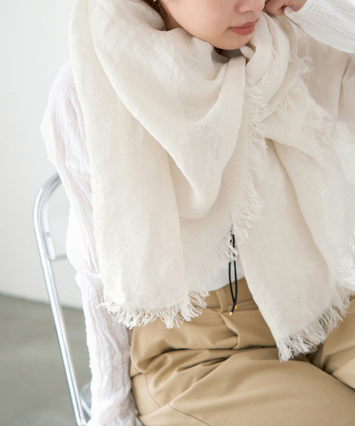 IENA(イエナ)の「ASAUCE MELER/アソースメレ フランダースサン リネンガーゼ(ストール/ショール・レディース・サックスブルー/チャコールグレー/ホワイト・FREE)」の10枚目の写真