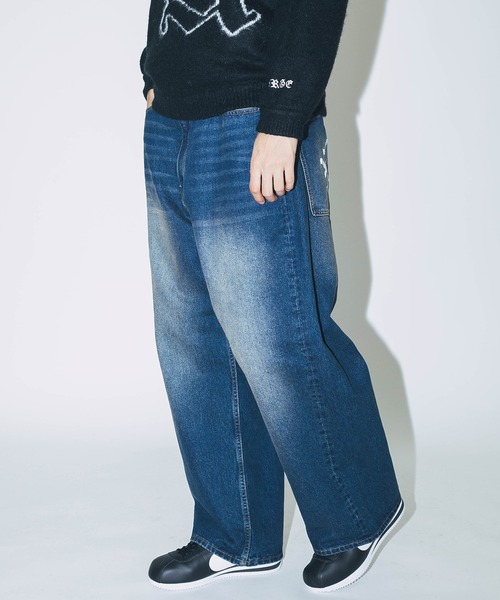 XLARGE（エクストララージ）の「OLD ENGLISH BAGGY DENIM PANTS（デニムパンツ・メンズ・ブラック/インディゴブルー・30inch/32inch/34inch/36inch）」の3枚目の写真