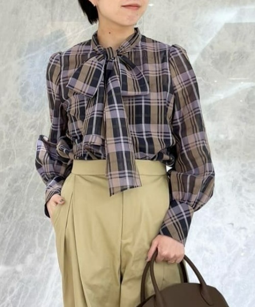 allureville(アルアバイル)の「シアーチェックボウブラウス(シャツ/ブラウス・レディース・ライトパープル/ライトベージュ・2)」の2枚目の写真