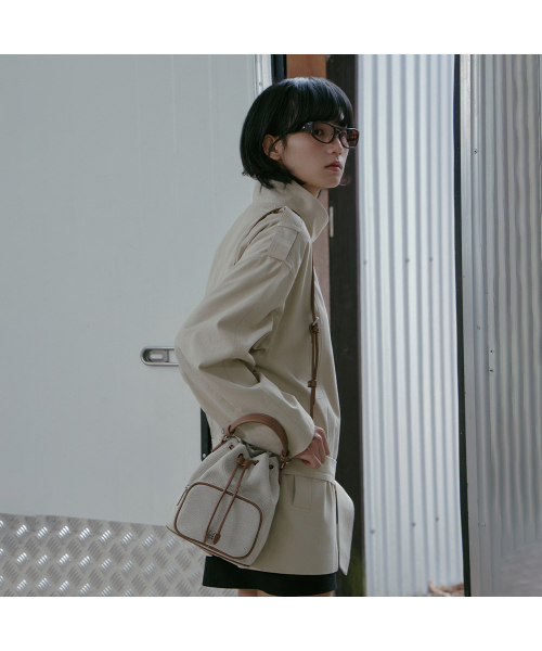 LAP(ラップ)の「CANVAS POCKET BUCKET BAG AS7AB202(メッセンジャーバッグ・レディース・ベージュ/ブルー・FREE)」の3枚目の写真