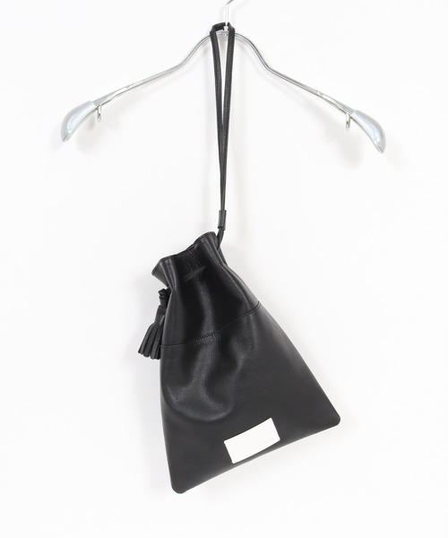 ADAM PATEK（アダムパテック）の「mko13444-water repellent leather mini drawstring bag 巾着型ミニバッグ(AP2619006)（ハンドバッグ・メンズ・ブラック・FREE）」の2枚目の写真