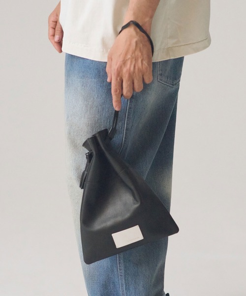 ADAM PATEK（アダムパテック）の「mko13444-water repellent leather mini drawstring bag 巾着型ミニバッグ(AP2619006)（ハンドバッグ・メンズ・ブラック・FREE）」の16枚目の写真