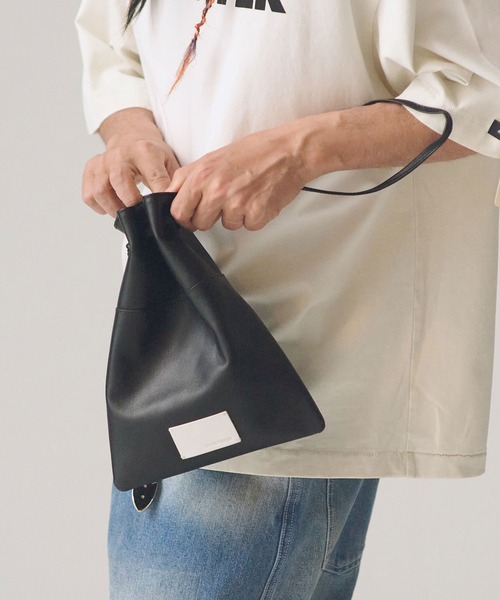 ADAM PATEK（アダムパテック）の「mko13444-water repellent leather mini drawstring bag 巾着型ミニバッグ(AP2619006)（ハンドバッグ・メンズ・ブラック・FREE）」の13枚目の写真