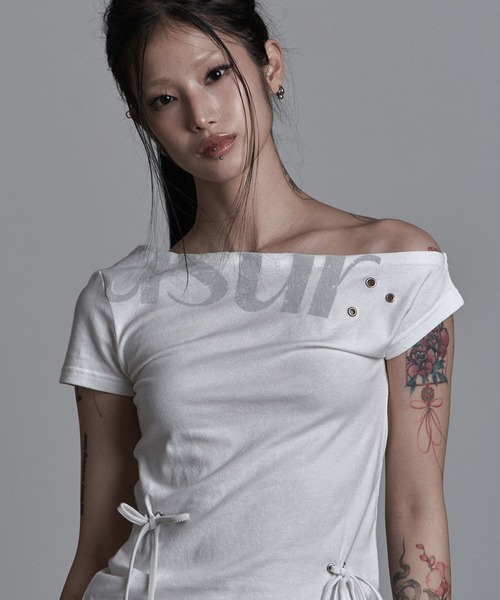 as you are(アズユーアー)の「◇ASYOUARE◇パンチング アンバランス オフショルダー Tシャツ PUNCHING UNBALANCE OFF-SHOULDER T-SHIRT(Tシャツ/カットソー・レディース・ホワイト/ブラック/グレー・FREE)」の4枚目の写真