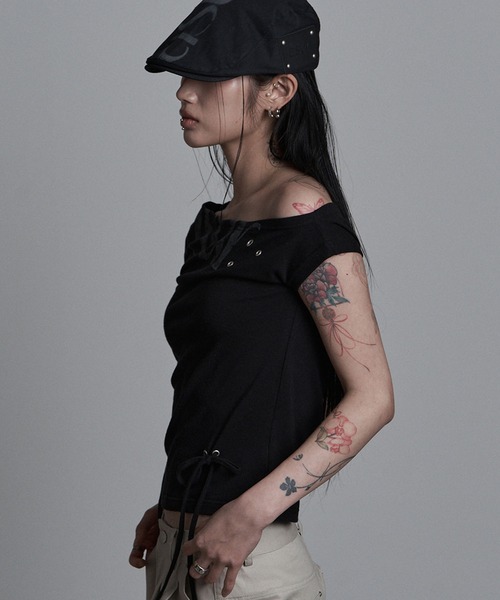as you are(アズユーアー)の「◇ASYOUARE◇パンチング アンバランス オフショルダー Tシャツ PUNCHING UNBALANCE OFF-SHOULDER T-SHIRT(Tシャツ/カットソー・レディース・ホワイト/ブラック/グレー・FREE)」の12枚目の写真