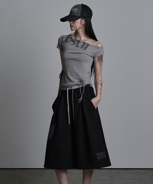 as you are(アズユーアー)の「◇ASYOUARE◇パンチング アンバランス オフショルダー Tシャツ PUNCHING UNBALANCE OFF-SHOULDER T-SHIRT(Tシャツ/カットソー・レディース・ホワイト/ブラック/グレー・FREE)」の19枚目の写真