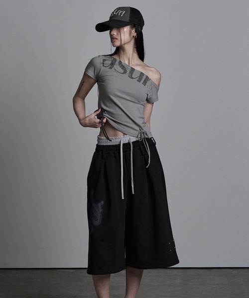 as you are(アズユーアー)の「◇ASYOUARE◇パンチング アンバランス オフショルダー Tシャツ PUNCHING UNBALANCE OFF-SHOULDER T-SHIRT(Tシャツ/カットソー・レディース・ホワイト/ブラック/グレー・FREE)」の20枚目の写真