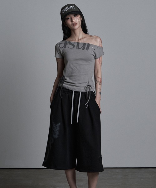 as you are(アズユーアー)の「◇ASYOUARE◇パンチング アンバランス オフショルダー Tシャツ PUNCHING UNBALANCE OFF-SHOULDER T-SHIRT(Tシャツ/カットソー・レディース・ホワイト/ブラック/グレー・FREE)」の21枚目の写真